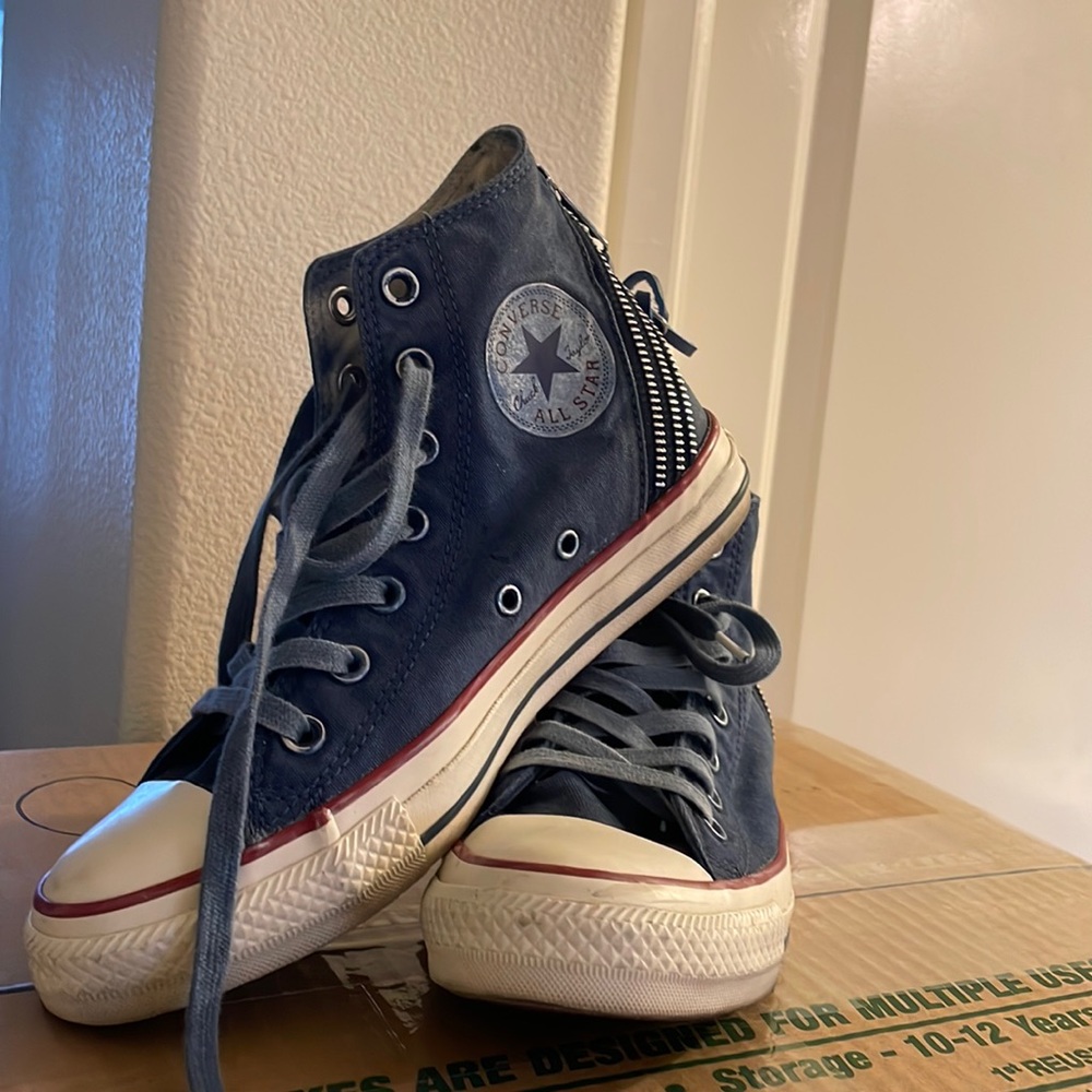 Very LIMITED EDITION Chuck Taylor High top